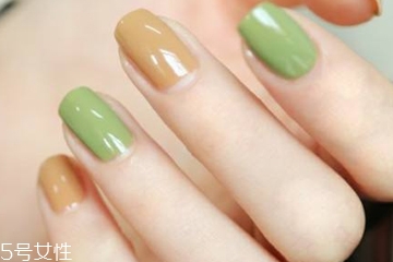 美甲底膠怎么用 涂底膠也有技巧 美甲底膠怎么用 涂底膠也有技巧