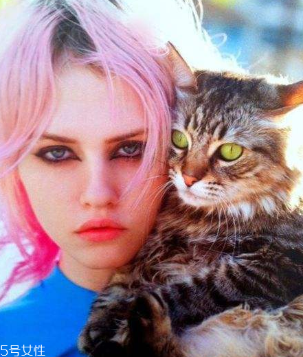 漂染頭發(fā)要多久幾個(gè)小時(shí) 漂染頭發(fā)要多久幾個(gè)小時(shí)