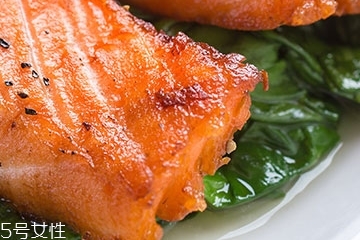 三文魚(yú)刺身是生的嗎