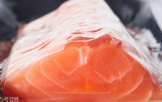 三文魚(yú)刺身是生的嗎