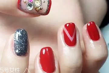 美甲怎么包邊才不會掉 包邊技術大揭秘