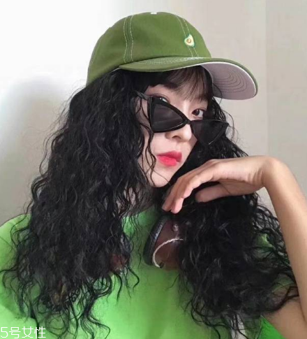 棒球帽什么顏色好看 要根據(jù)自己的形象來(lái)選