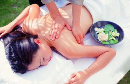 精油開背的功效 讓你恢復肌膚彈性 精油開背的功效 讓你恢復肌膚彈性