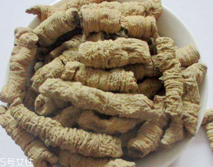 巴戟天能泡酒嗎 牛漆巴戟天酒 巴戟天能泡酒嗎 牛漆巴戟天酒