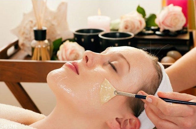 油皮長痘用什么洗面奶 油皮護臉指南快收好