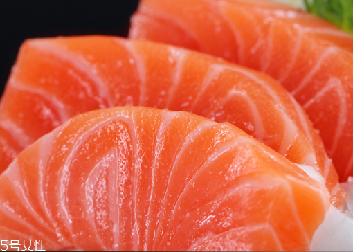 三文魚(yú)為什么可以生吃 三文魚(yú)為什么可以生吃