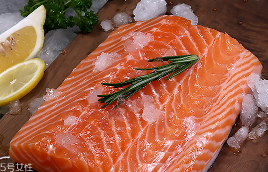 三文魚(yú)減肥嗎 卡路里低的美味