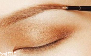 眉筆顏色怎么和膚色搭配 暖棕色最適合亞洲人 眉筆顏色怎么和膚色搭配 暖棕色最適合亞洲人