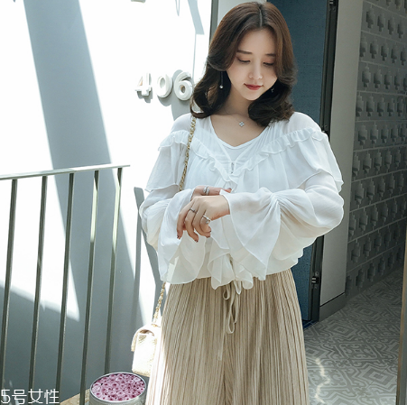 白色衣服怎么搭配 這個(gè)夏天的美被它承包了 白色衣服怎么搭配 這個(gè)夏天的美被它承包了