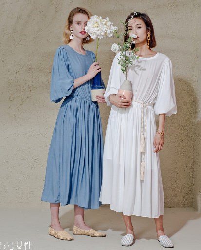 白色衣服怎么搭配 這個(gè)夏天的美被它承包了 白色衣服怎么搭配 這個(gè)夏天的美被它承包了