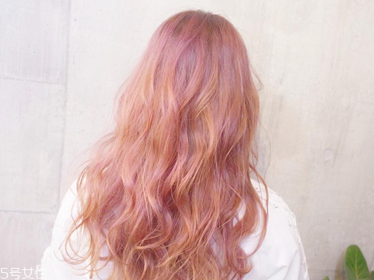 櫻珊瑚發(fā)色容易掉色嗎 第4天開始褪色 櫻珊瑚發(fā)色容易掉色嗎 第4天開始褪色