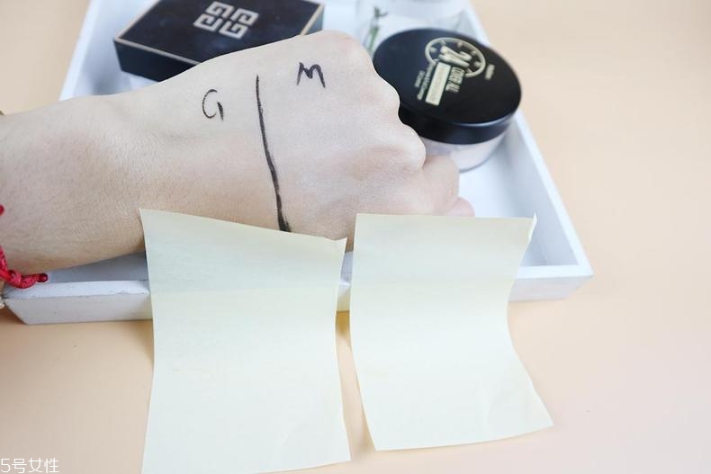 紀(jì)梵希散粉和mistine散粉哪個好 平價(jià)vs大牌巔峰對決 紀(jì)梵希散粉和mistine散粉哪個好 平價(jià)vs大牌巔峰對決