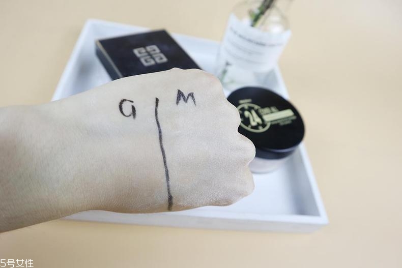 紀(jì)梵希散粉和mistine散粉哪個好 平價(jià)vs大牌巔峰對決 紀(jì)梵希散粉和mistine散粉哪個好 平價(jià)vs大牌巔峰對決