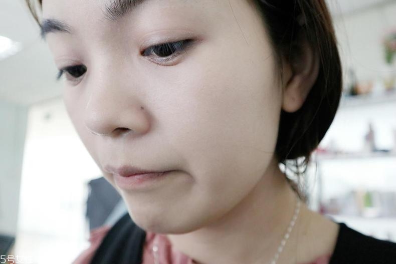 紀(jì)梵希散粉和mistine散粉哪個好 平價(jià)vs大牌巔峰對決 紀(jì)梵希散粉和mistine散粉哪個好 平價(jià)vs大牌巔峰對決