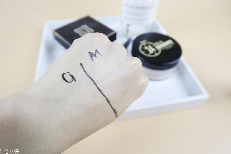 紀(jì)梵希散粉和mistine散粉哪個好 平價(jià)vs大牌巔峰對決 紀(jì)梵希散粉和mistine散粉哪個好 平價(jià)vs大牌巔峰對決