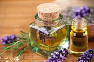 薰衣草精油的功效和用法 助眠神器 薰衣草精油的功效和用法 助眠神器