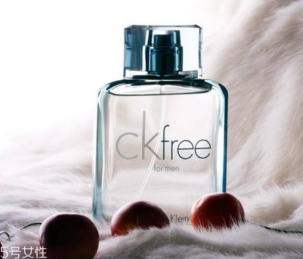 香水多久噴一次 最佳補(bǔ)香時(shí)間 香水多久噴一次 最佳補(bǔ)香時(shí)間