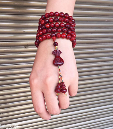 怎么辨別小葉紫檀手串真假 從這幾點(diǎn)來(lái)看 怎么辨別小葉紫檀手串真假 從這幾點(diǎn)來(lái)看