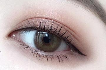 湯姆福特四色眼影畫(huà)法 絕美蜜桃色超級(jí)熱門(mén)