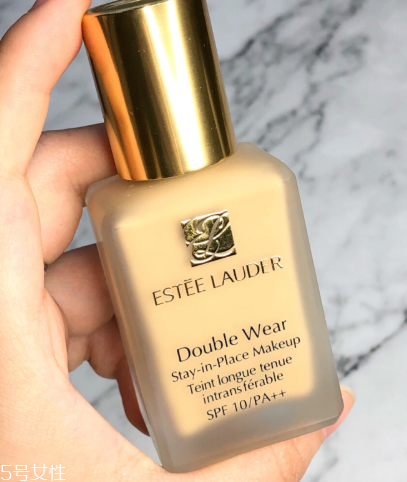 歐萊雅紅胖子氣墊和雅詩(shī)蘭黛dw粉底液哪個(gè)好