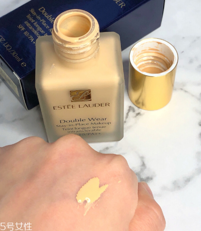 歐萊雅紅胖子氣墊和雅詩(shī)蘭黛dw粉底液哪個(gè)好