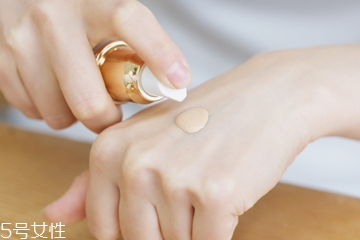 干皮底妝用什么好 這么化妝水潤(rùn)無(wú)瑕 干皮底妝用什么好 這么化妝水潤(rùn)無(wú)瑕