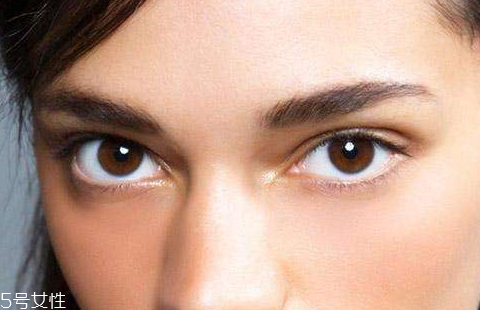 美瞳會傷眼睛嗎 多多少少有一點(diǎn)