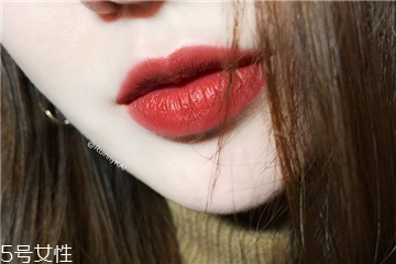 雅詩蘭黛333和mac chili哪個好看 兩款都是斷貨王 雅詩蘭黛333和mac chili哪個好看 兩款都是斷貨王