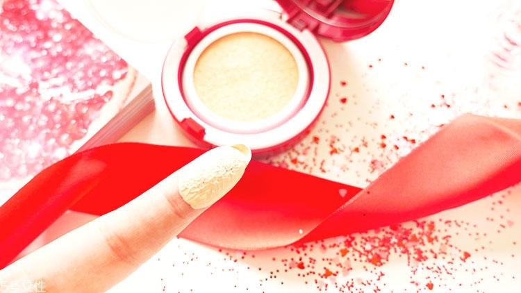 雅詩蘭黛紅石榴氣墊cc適合油皮嗎 清爽度評(píng)測