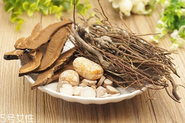 雞骨草的用途 煲湯做茶 雞骨草的用途 煲湯做茶