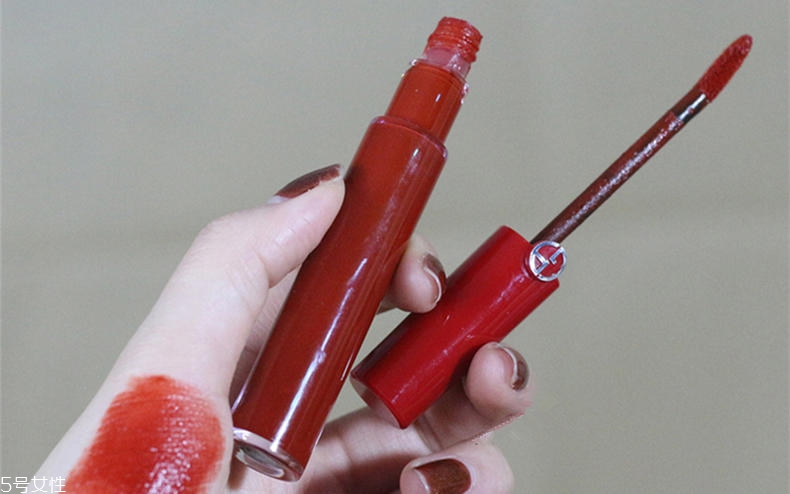 阿瑪尼紅管405什么質(zhì)地 不會流動的番茄醬