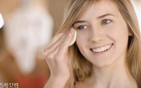 暴曬后敷什么面膜好 使用面膜時的注意事項 暴曬后敷什么面膜好 使用面膜時的注意事項