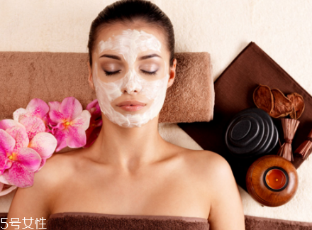 暴曬后敷什么面膜好 使用面膜時的注意事項 暴曬后敷什么面膜好 使用面膜時的注意事項