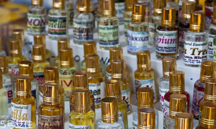 干性肌膚用什么精油好 讓肌膚水潤(rùn)的秘密 干性肌膚用什么精油好 讓肌膚水潤(rùn)的秘密