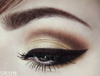 眼線(xiàn)筆戳進(jìn)眼里怎么辦 要趕快處理