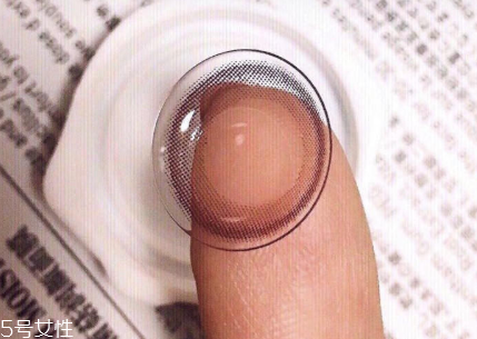 美瞳直徑多少最自然 選對(duì)了避免眼大無神