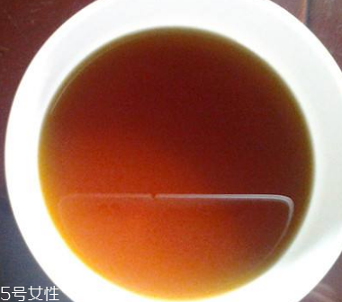 芝麻油和花生油的區(qū)別 用法不同 芝麻油和花生油的區(qū)別 用法不同