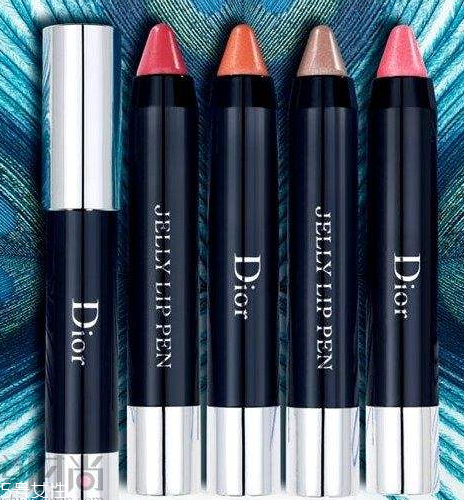 唇線(xiàn)筆什么顏色最好看 雙唇漂亮動(dòng)人有技巧