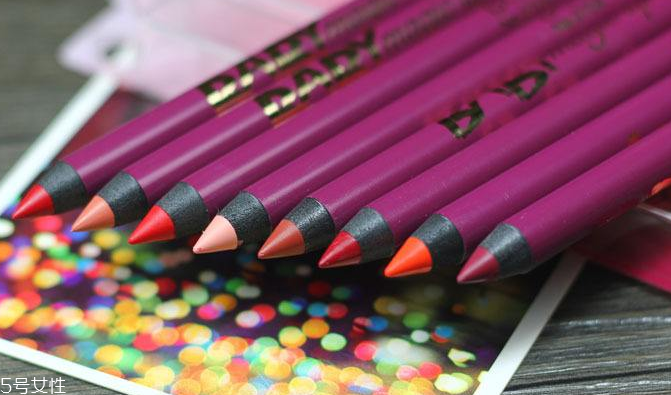 唇線(xiàn)筆什么顏色最好看 雙唇漂亮動(dòng)人有技巧