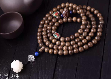 金絲楠木手串適合人群 這三類(lèi)人非常適合 金絲楠木手串適合人群 這三類(lèi)人非常適合