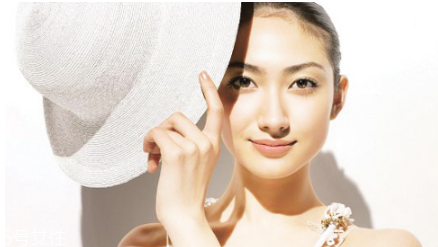 防曬噴霧和防曬霜哪個(gè)效果好 兩者配合使用效果最佳 防曬噴霧和防曬霜哪個(gè)效果好 兩者配合使用效果最佳