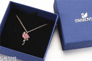 施華洛世奇火烈鳥項鏈多少錢 時髦小仙女的最愛 施華洛世奇火烈鳥項鏈多少錢 時髦小仙女的最愛