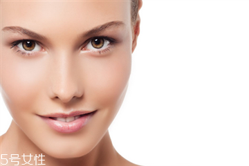 割雙眼皮和埋線哪個疼 痛感都很低 割雙眼皮和埋線哪個疼 痛感都很低