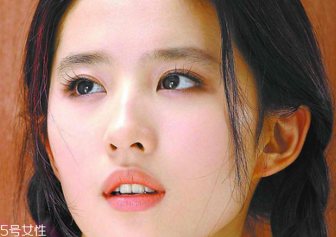 割雙眼皮和埋線哪個疼 痛感都很低 割雙眼皮和埋線哪個疼 痛感都很低