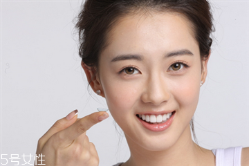 割雙眼皮恢復(fù)多久 這樣會影響雙眼皮消腫