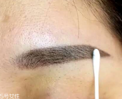 紋眉一高一低能補救嗎 可以進(jìn)行修補