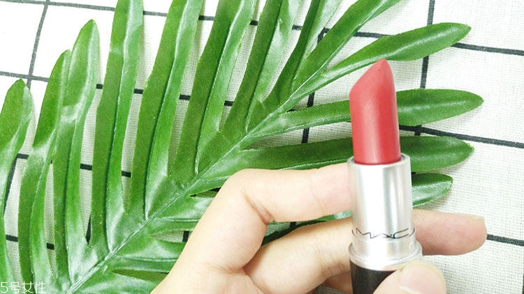 魅可口紅沾杯嗎 為大家測測mac沾杯情況
