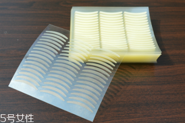 貼雙眼皮貼眼睛腫了怎么辦 眼部用品需謹慎 貼雙眼皮貼眼睛腫了怎么辦 眼部用品需謹慎