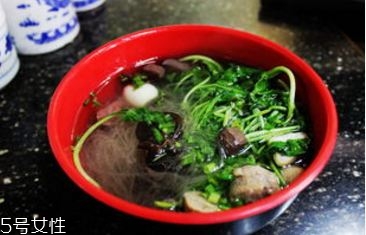 鴨血粉絲湯的功效多種多樣 鴨血粉絲湯的功效多種多樣