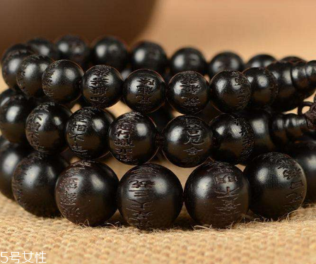 烏木手串怎么盤(pán)玩 教你最快包漿的辦法